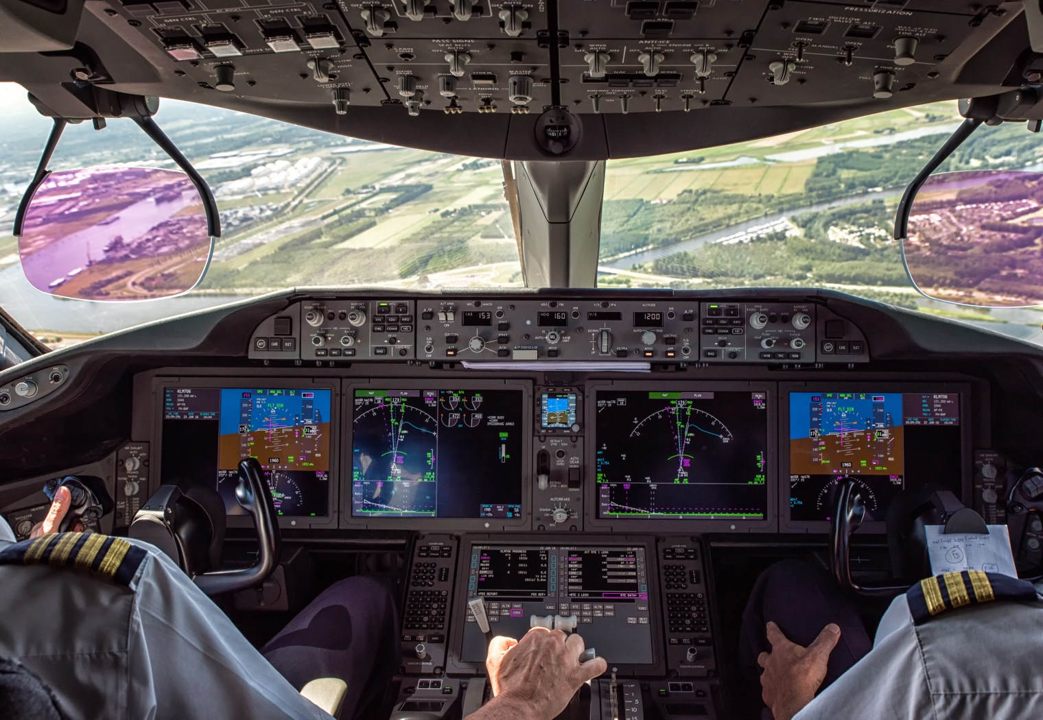 adobestock_124425118 Airliner cockpit showing flight management system route pages and navigation displays with the planned flight path